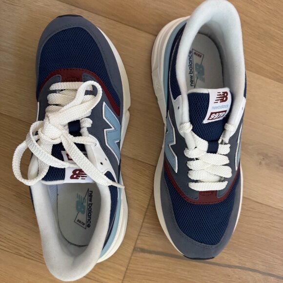 New Balance Youth Sneakers - Picture 2 of 6